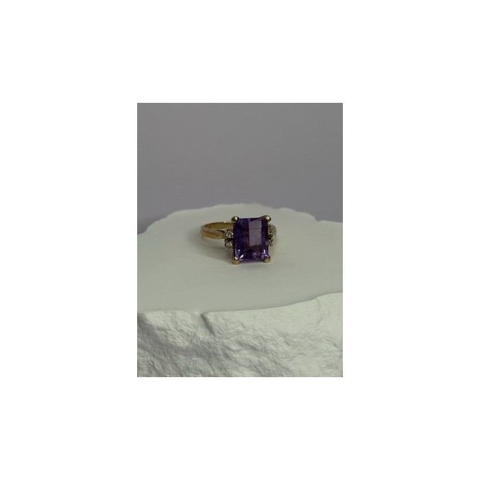 10K YELLOW GOLD AMETHYST & DIAMONDS RING SIZE 6.5