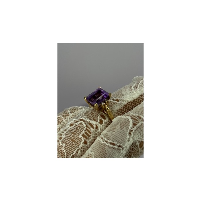 10K YELLOW GOLD AMETHYST & DIAMONDS RING SIZE 6.5