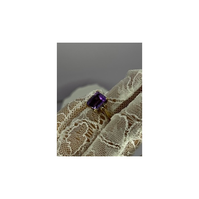 10K YELLOW GOLD AMETHYST & DIAMONDS RING SIZE 6.5