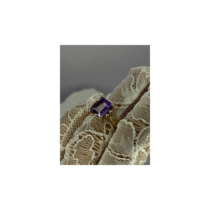 10K YELLOW GOLD AMETHYST & DIAMONDS RING SIZE 6.5