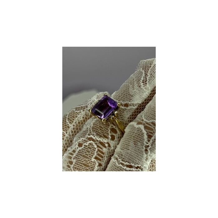 10K YELLOW GOLD AMETHYST & DIAMONDS RING SIZE 6.5