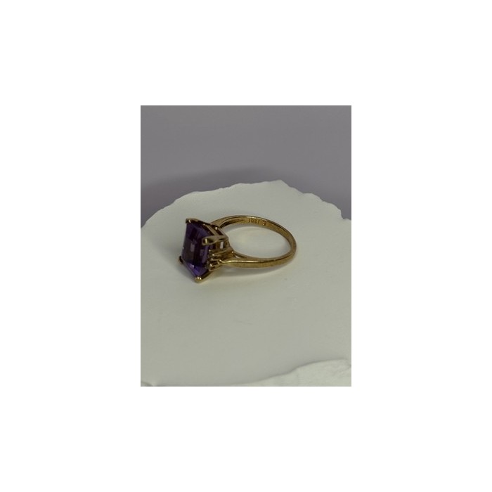 10K YELLOW GOLD AMETHYST & DIAMONDS RING SIZE 6.5