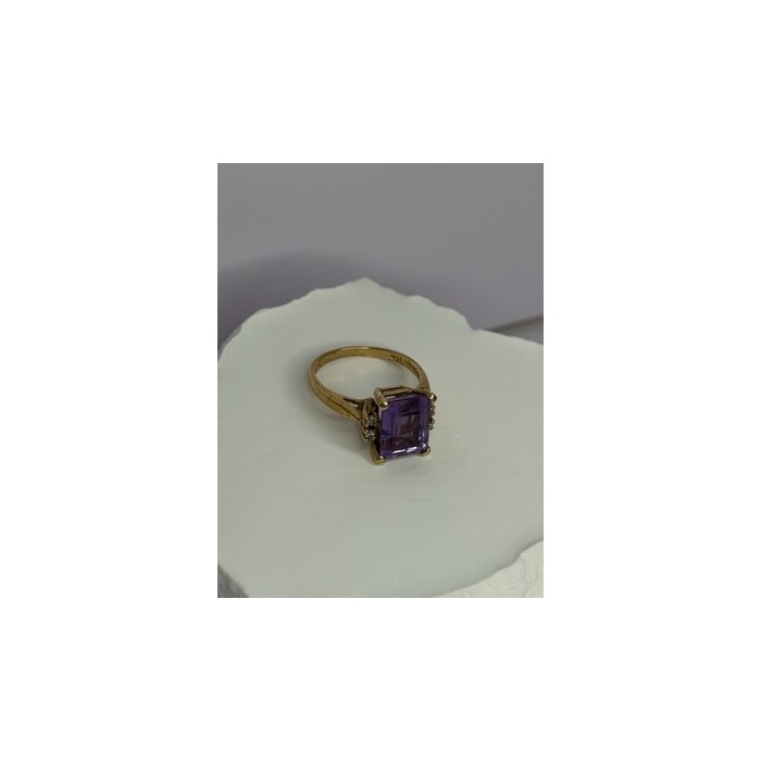 10K YELLOW GOLD AMETHYST & DIAMONDS RING SIZE 6.5