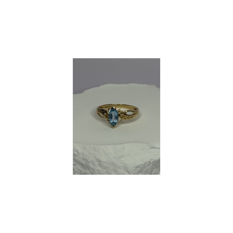 10K YELLOW GOLD BLUE TOPAZ RING SIZE 6.8