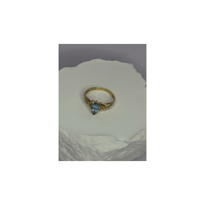 10K YELLOW GOLD BLUE TOPAZ RING SIZE 6.8