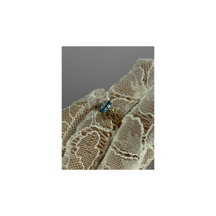 10K YELLOW GOLD BLUE TOPAZ RING SIZE 6.8