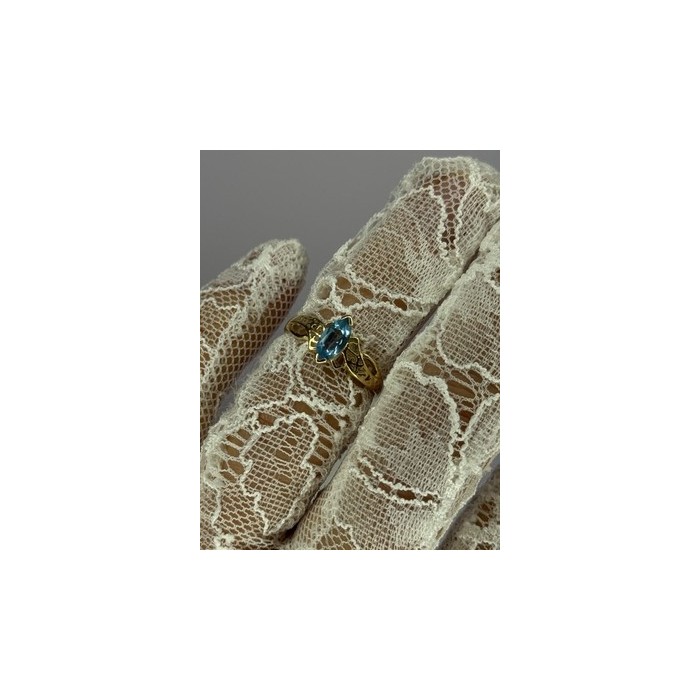 10K YELLOW GOLD BLUE TOPAZ RING SIZE 6.8