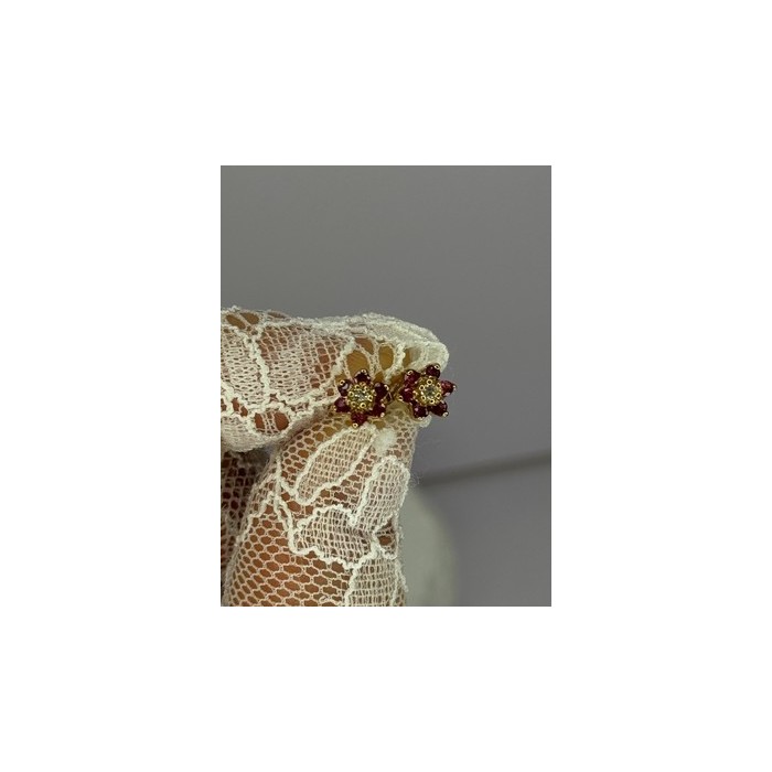 14K YELLOW GOLD RUBY & DIAMONDS FLOWER EARRINGS LENGTH 0.25 INCH