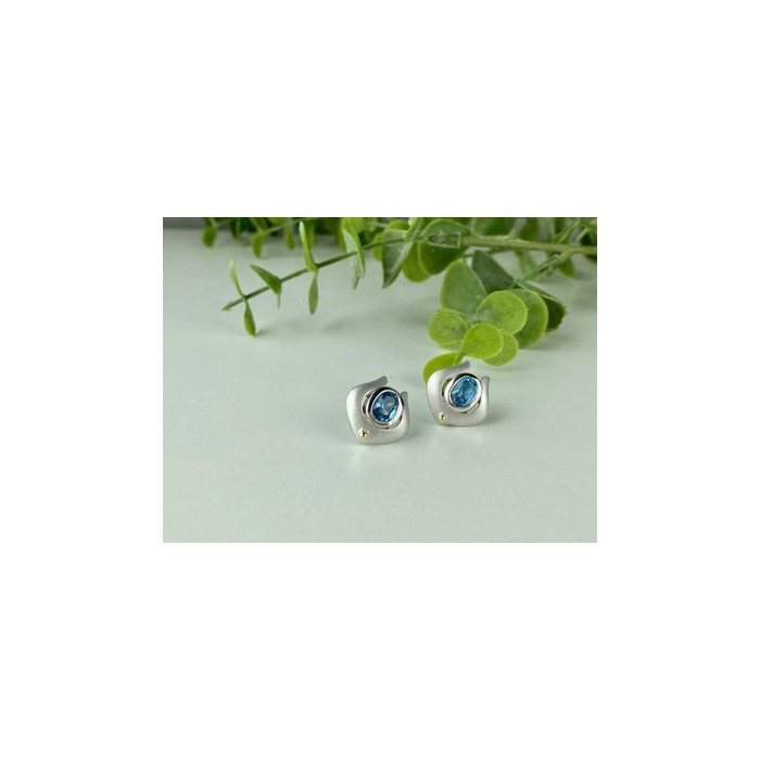 925 STERLING SILVER BLUE TOPAZ STUD EARRINGS