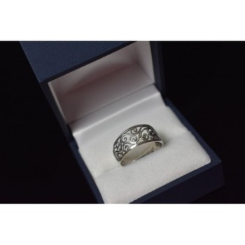 925 Sterling Silver Ring Size 8