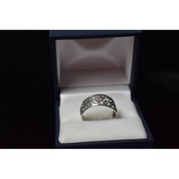 925 Sterling Silver Ring Size 8