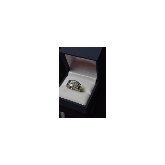 925 Sterling Silver Ring Size 8