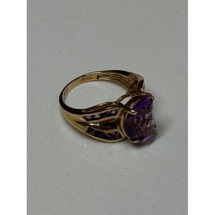 10K YELLOW GOLD AMETHYST RING SIZE 7