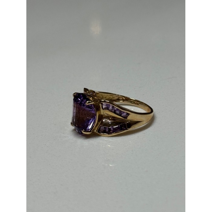 10K YELLOW GOLD AMETHYST RING SIZE 7