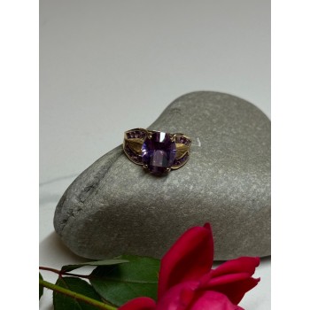 10K YELLOW GOLD AMETHYST RING SIZE 7